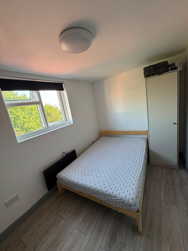 Flat Weald Lane in Greater London