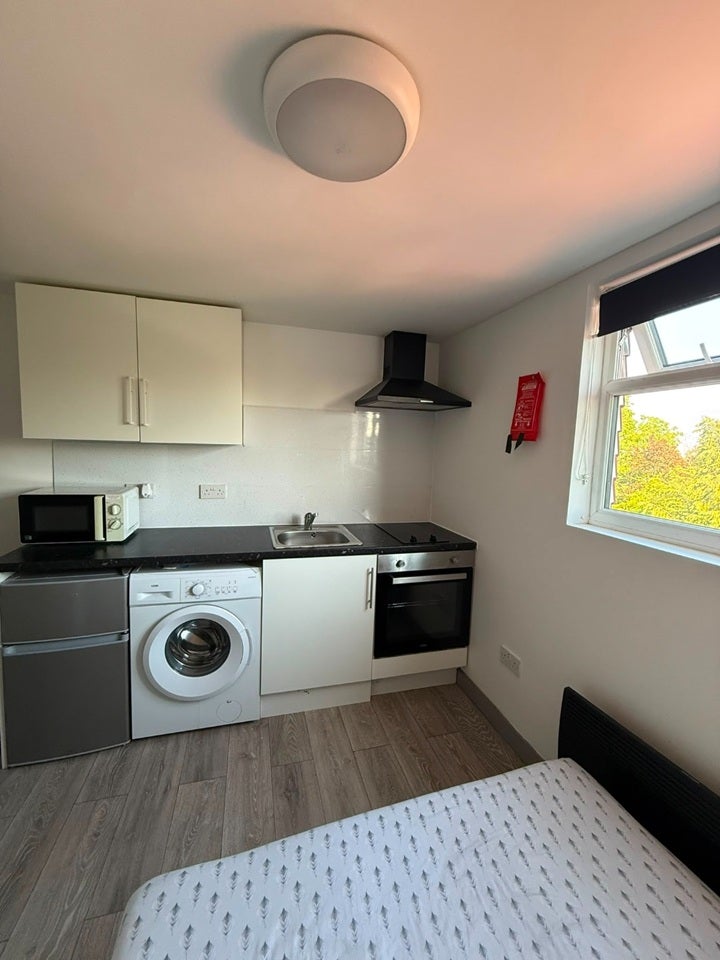 Flat Weald Lane in Greater London