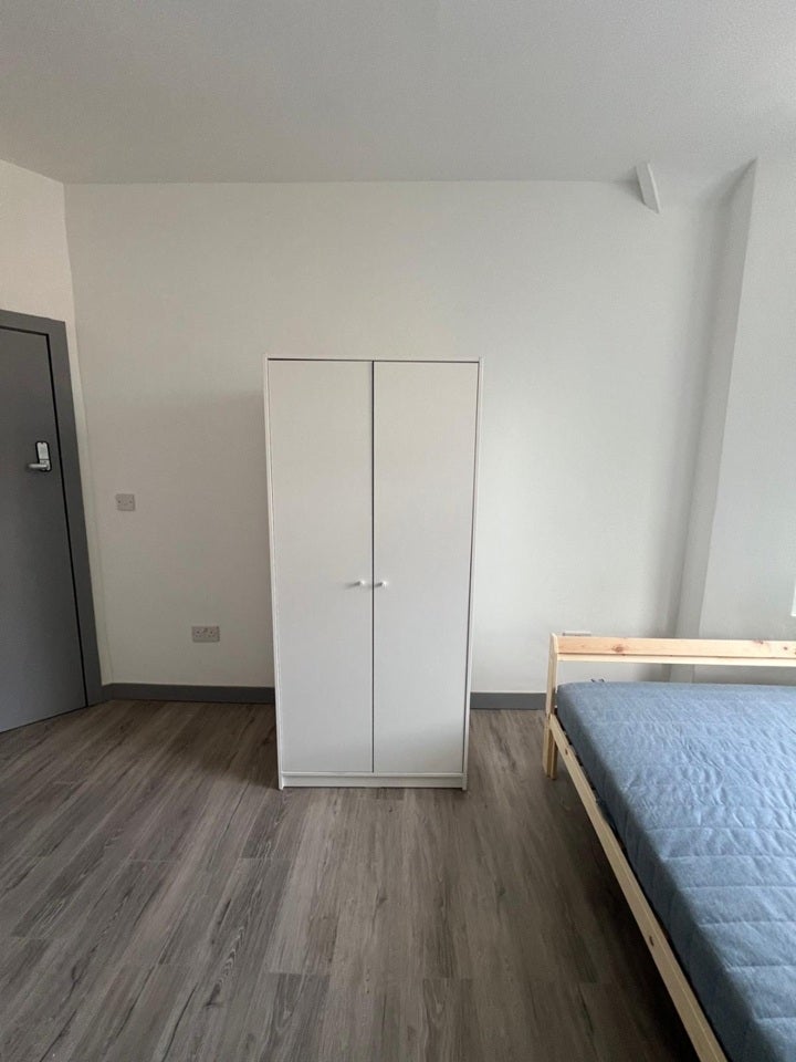 Flat Weald Lane in Greater London