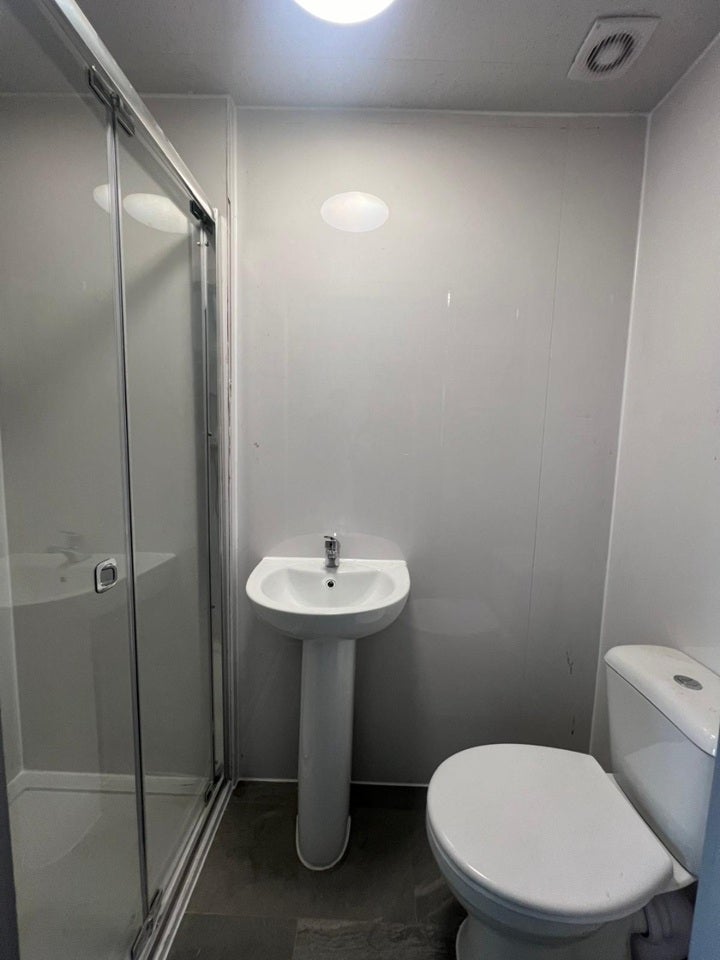 Flat Weald Lane in Greater London