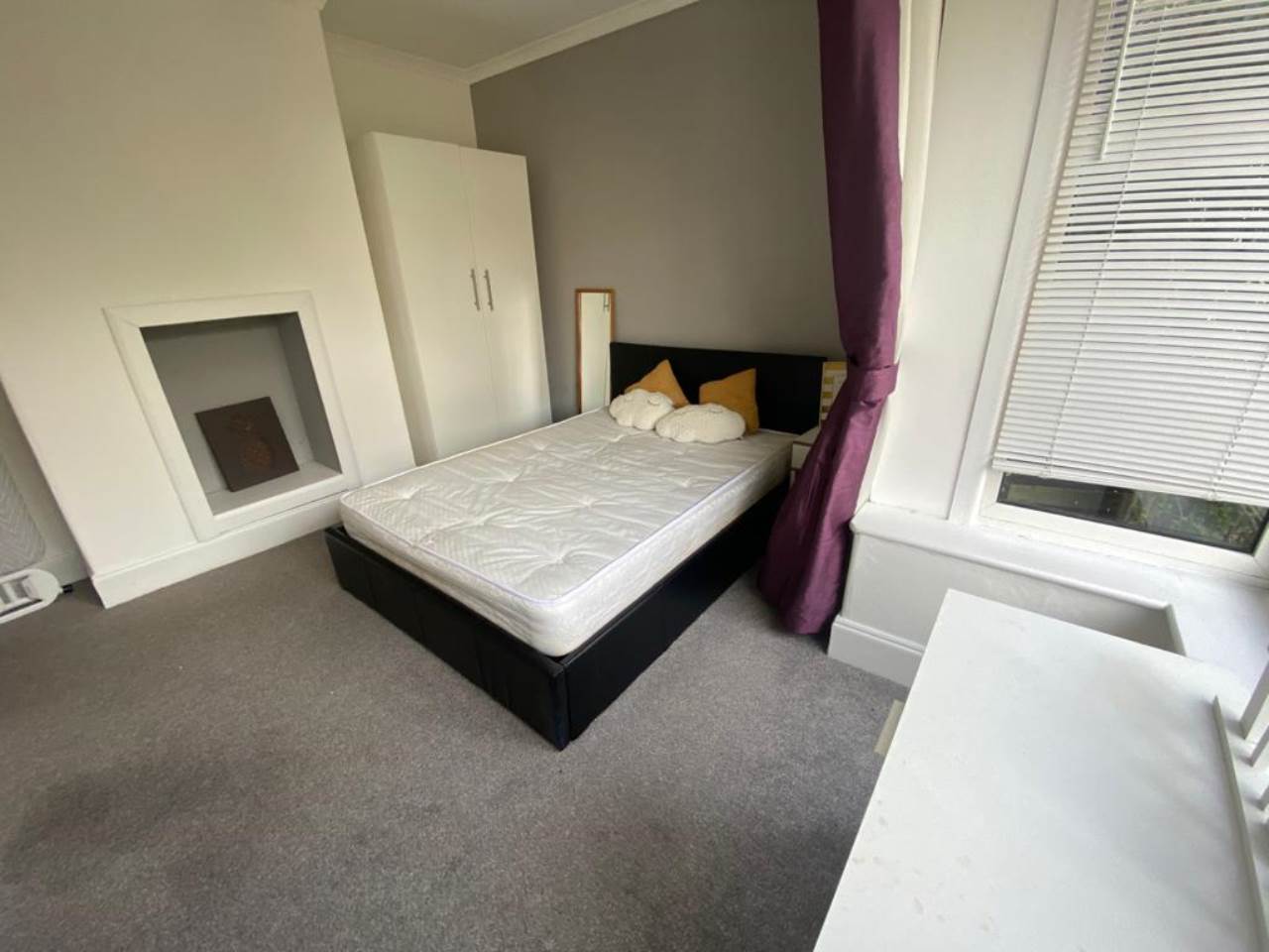 Room Holly Drive in Leeds