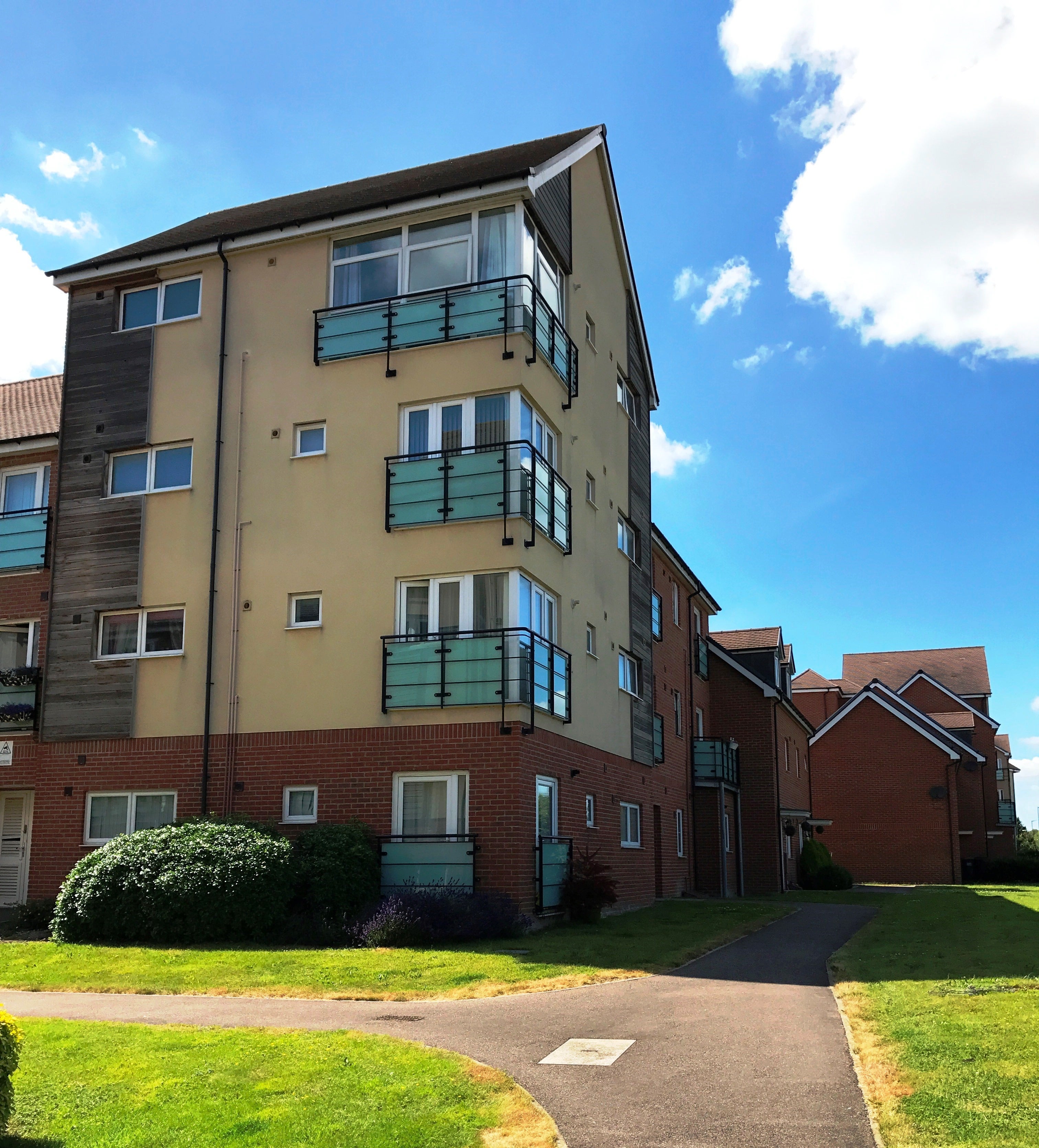 Flat Leyland Road in Dunstable