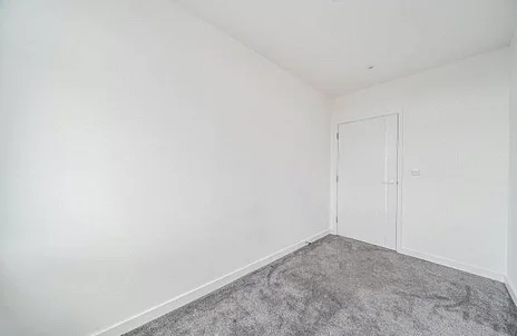 Flat Kingston Road in Staines-Upon-Thames