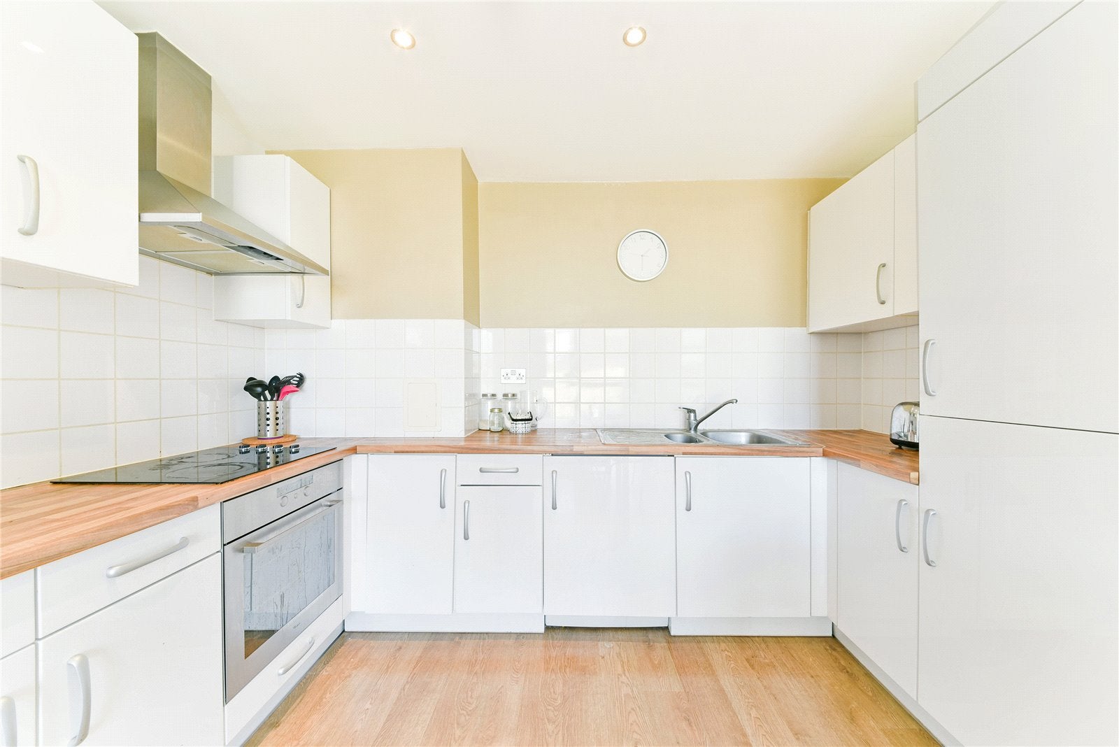 Flat Greatorex Street in Greater London