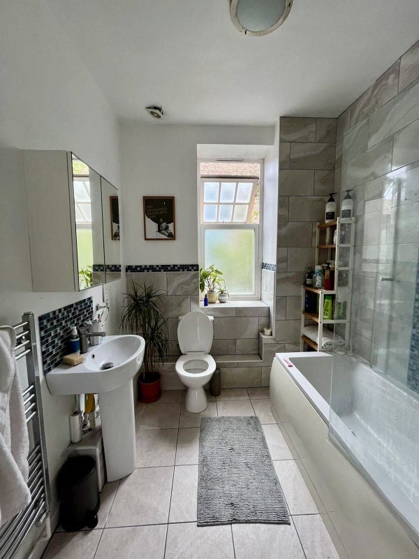 Room Heathfield Court in Greater London
