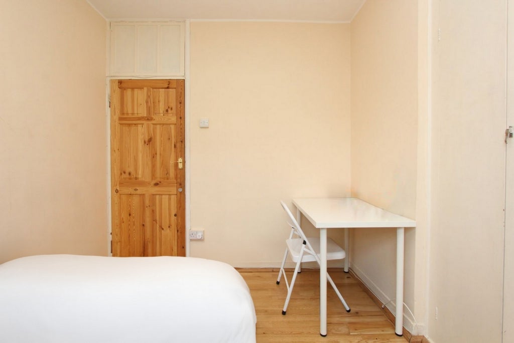 Room Globe Road in Greater London