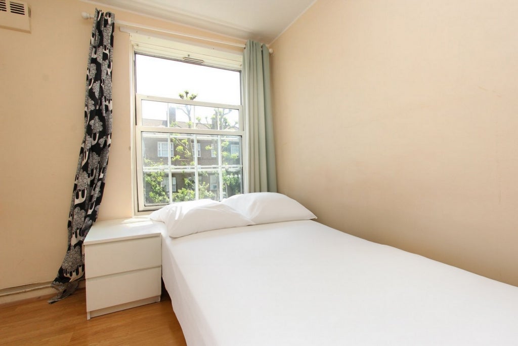Room Globe Road in Greater London