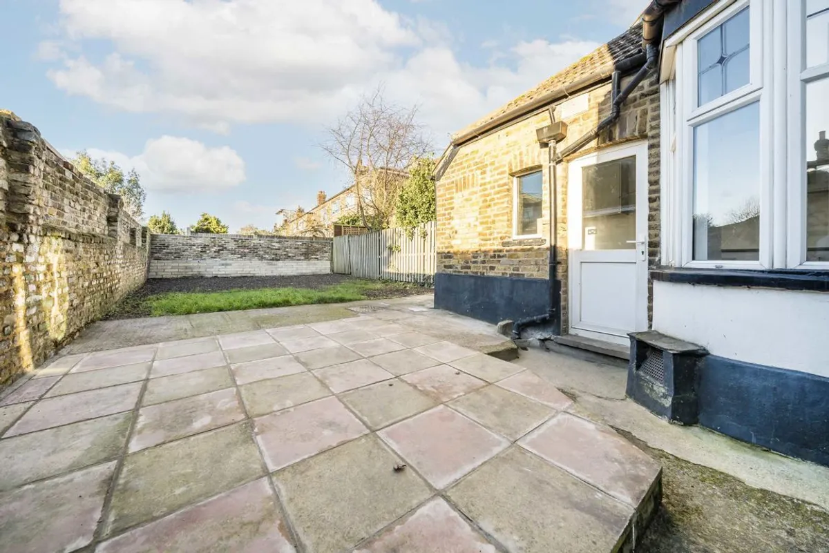 House Guildersfield Road in Greater London