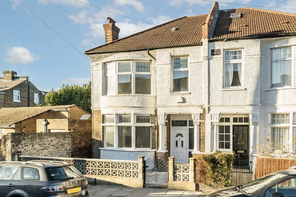 House Guildersfield Road in Greater London