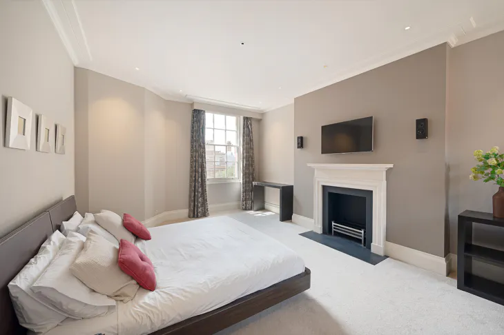 Flat Ambrosden Avenue in City of Westminster