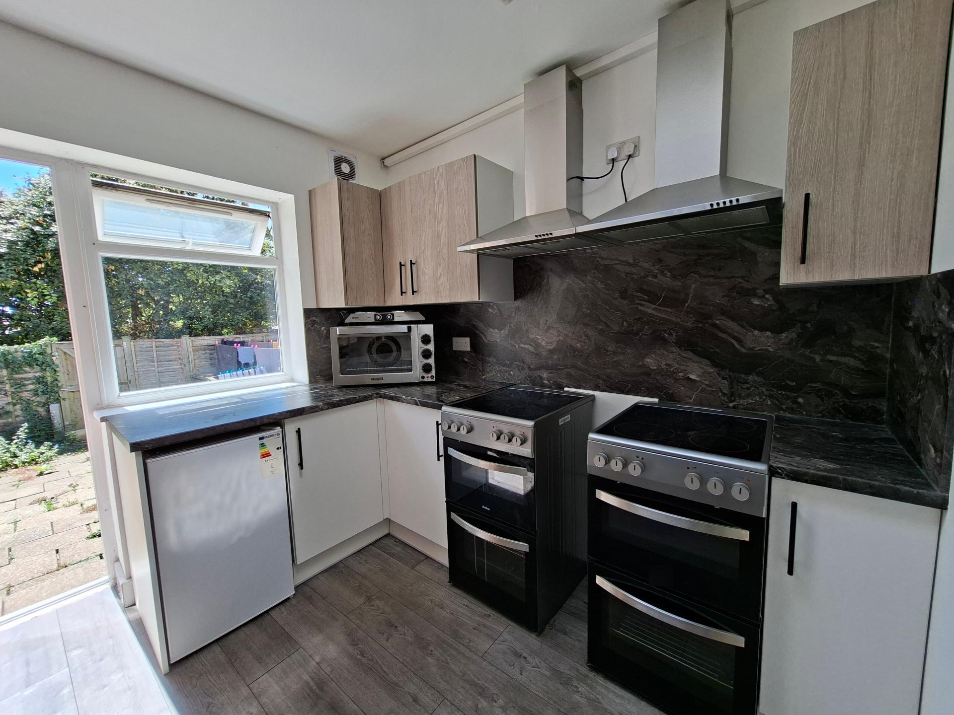 Room Cat Hill in Greater London