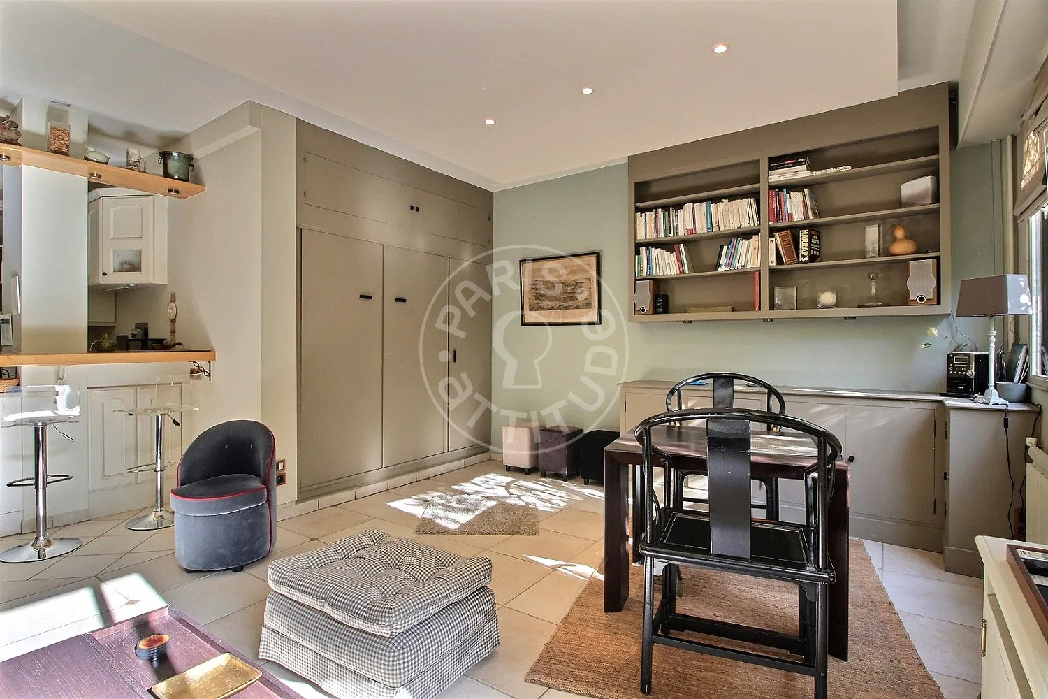 Flat Rue Jacques Dulud in Neuilly-sur-Seine