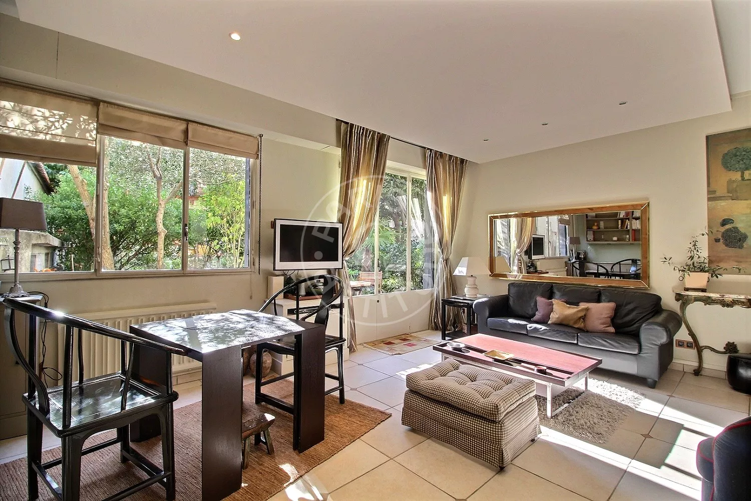 Flat Rue Jacques Dulud in Neuilly-sur-Seine