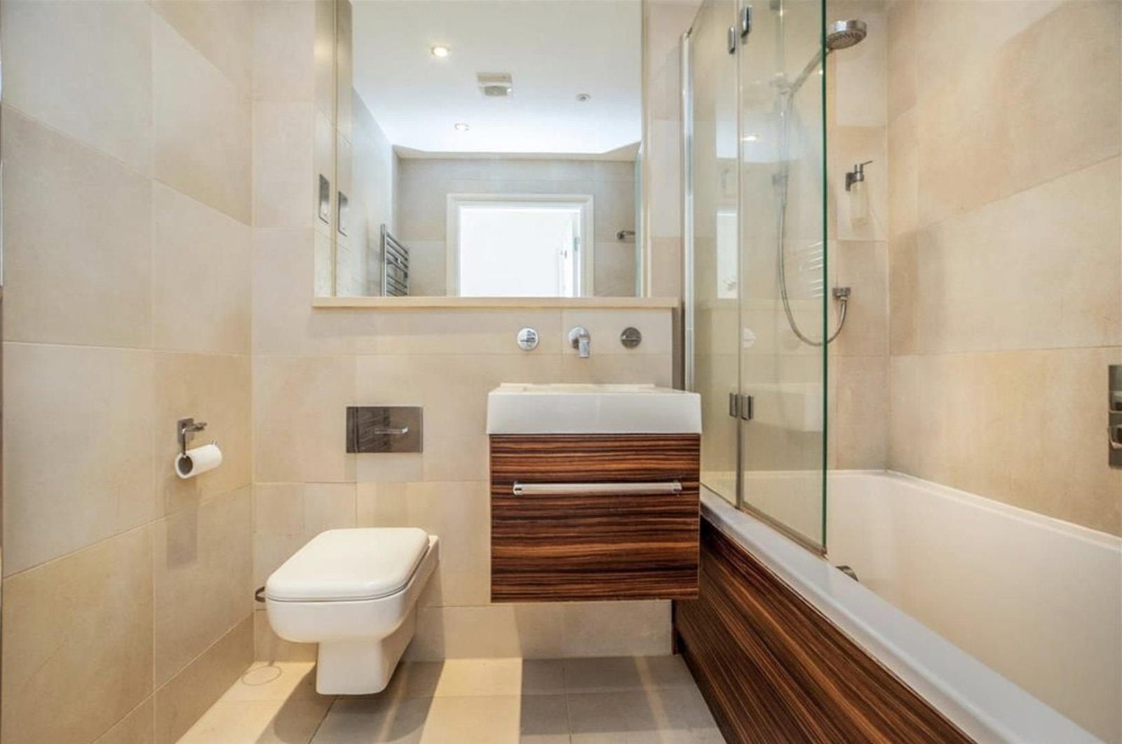 Flat Royal Connaught Drive in Hertsmere