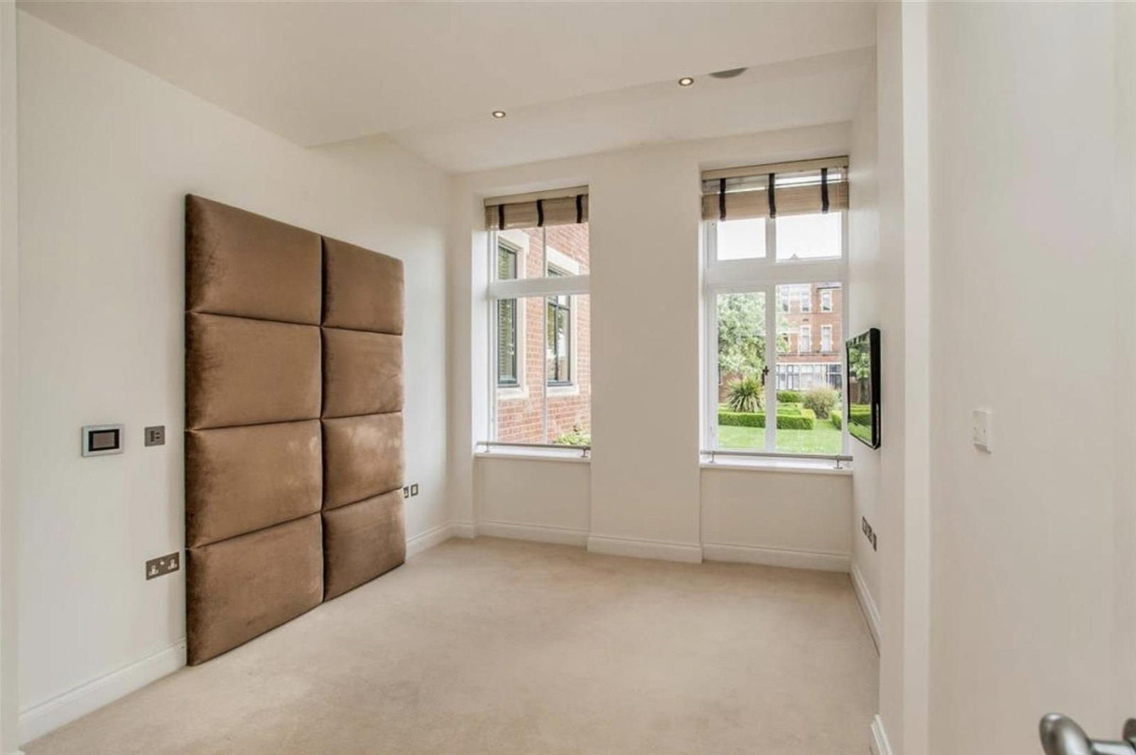 Flat Royal Connaught Drive in Hertsmere