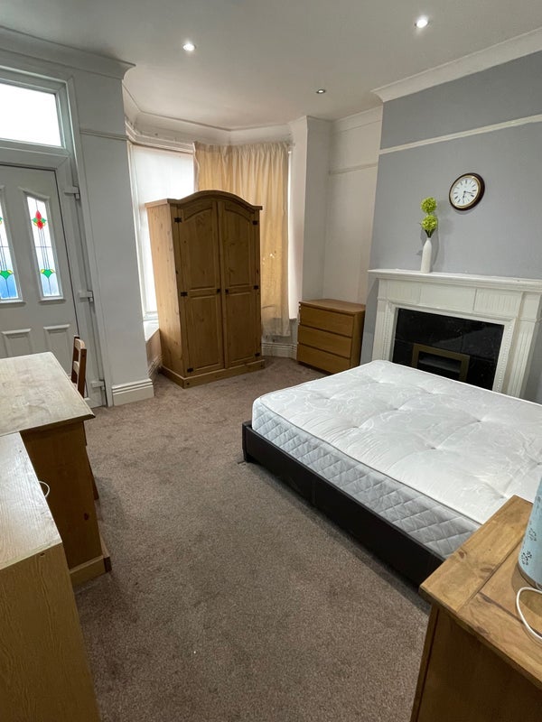 Room City Road in Sheffield