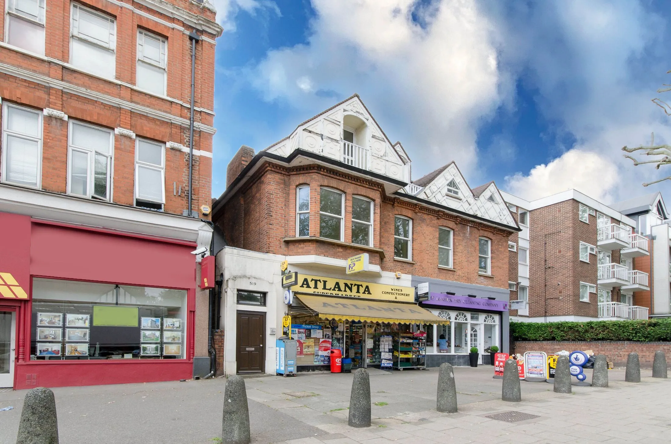 Flat Lyncroft Gardens in Greater London