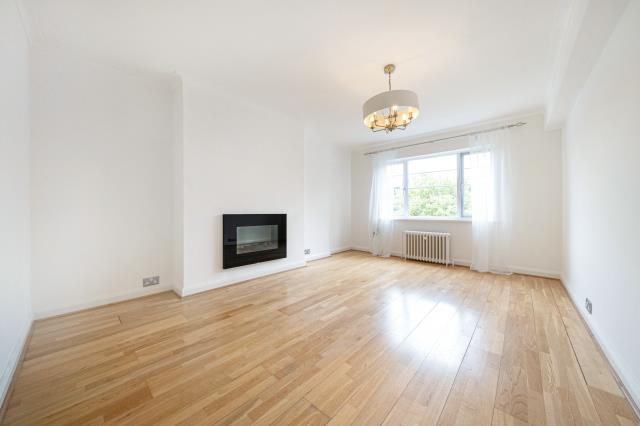 Flat Richmond Crescent in Epsom and Ewell