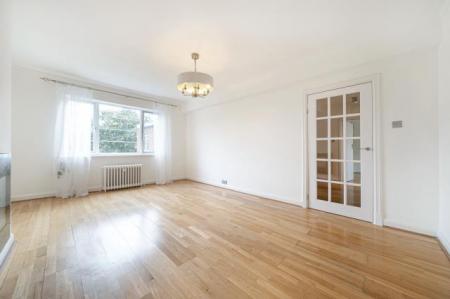 Flat Richmond Crescent in Epsom and Ewell
