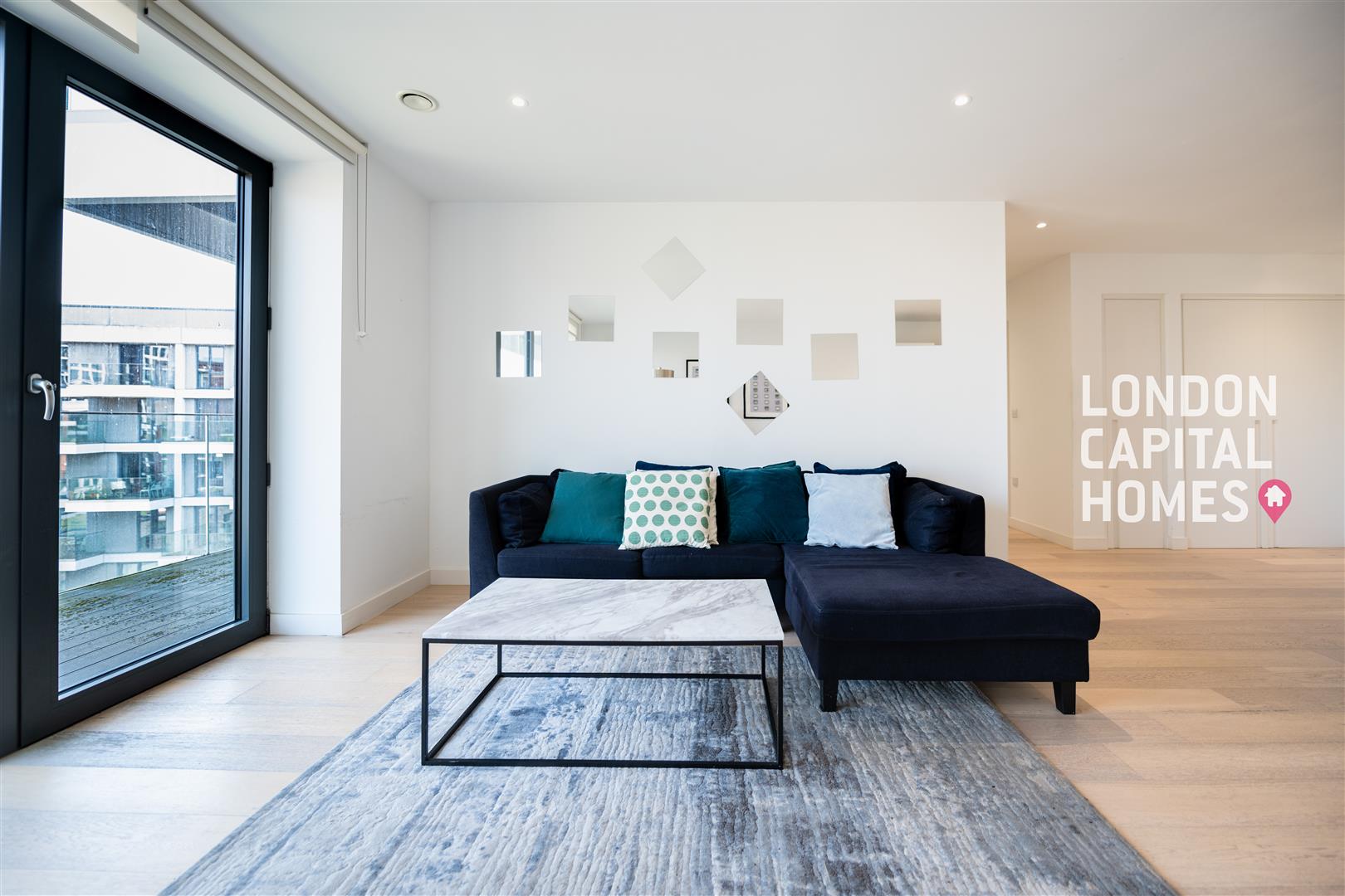 Flat Bonnet Street in Greater London