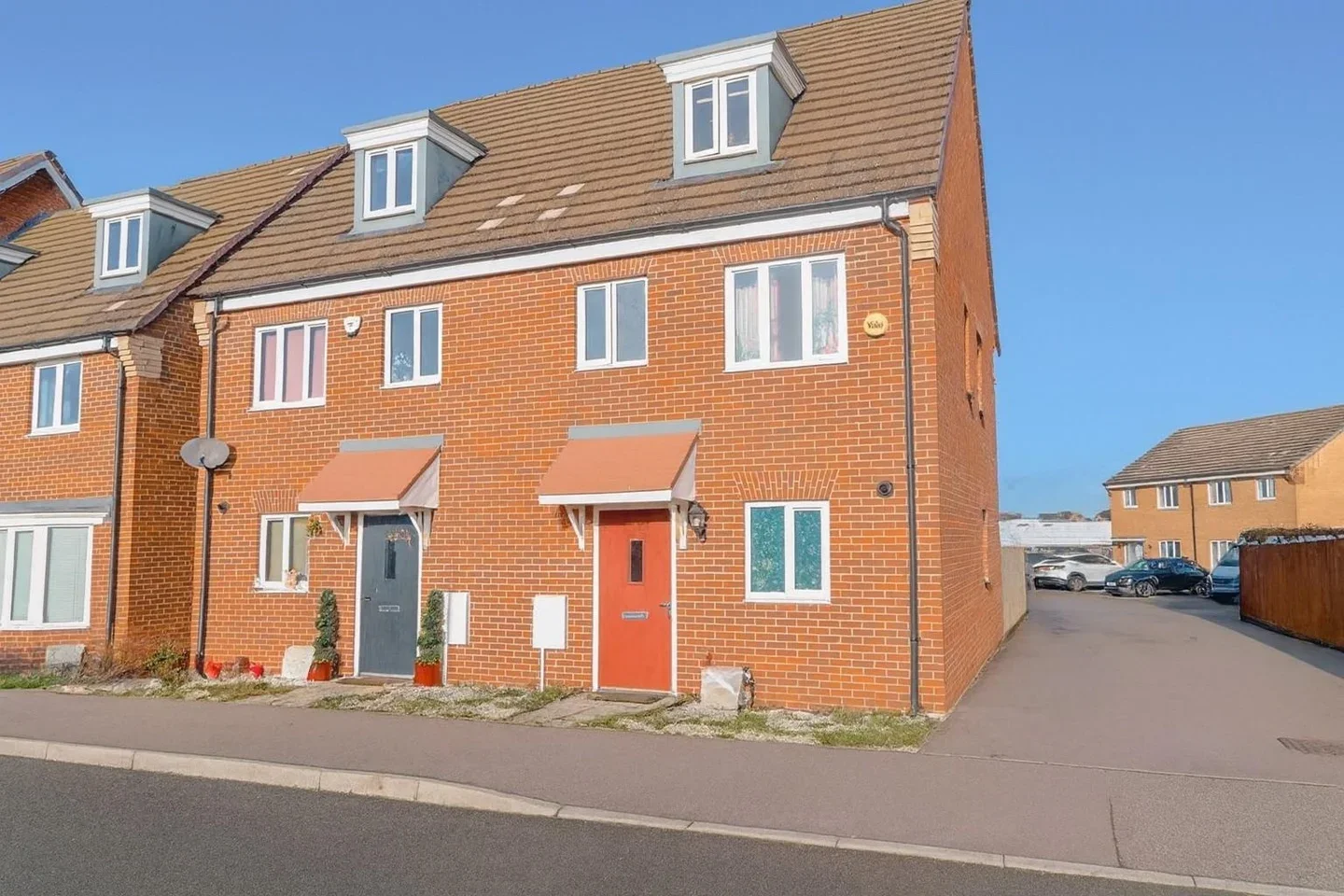 House Whinchat Gardens in Leighton Buzzard