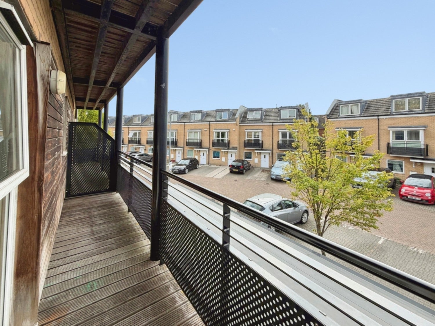 Flat Lanadron Close in Greater London