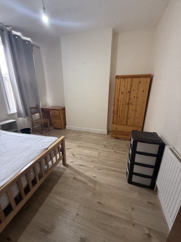 Room Meads Road in Greater London