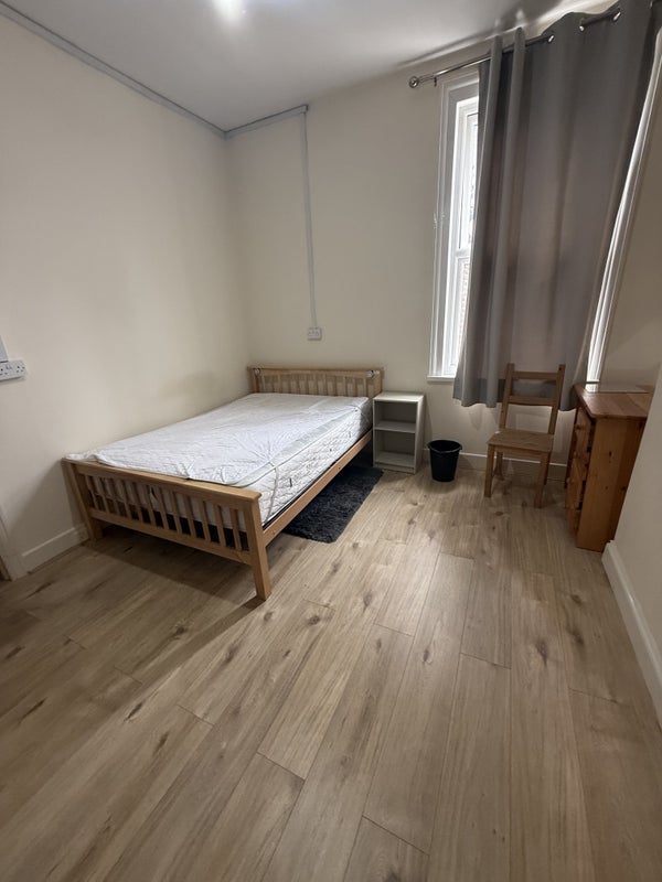 Room Meads Road in Greater London