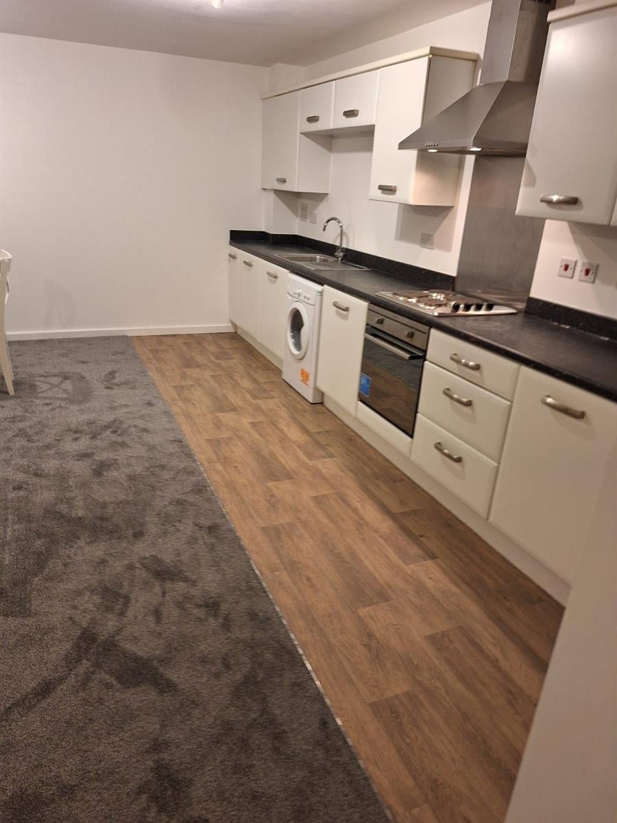 Flat Elmira Way in Salford