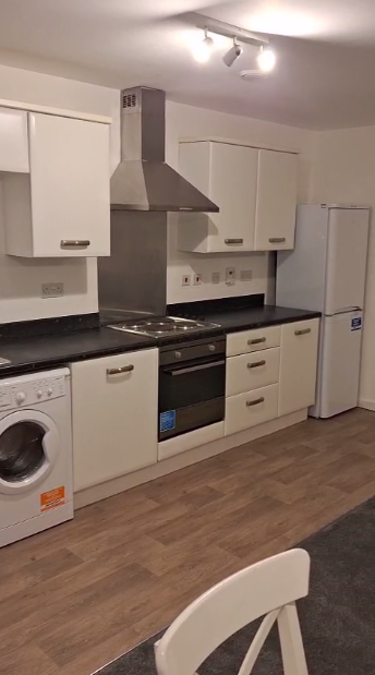 Flat Elmira Way in Salford