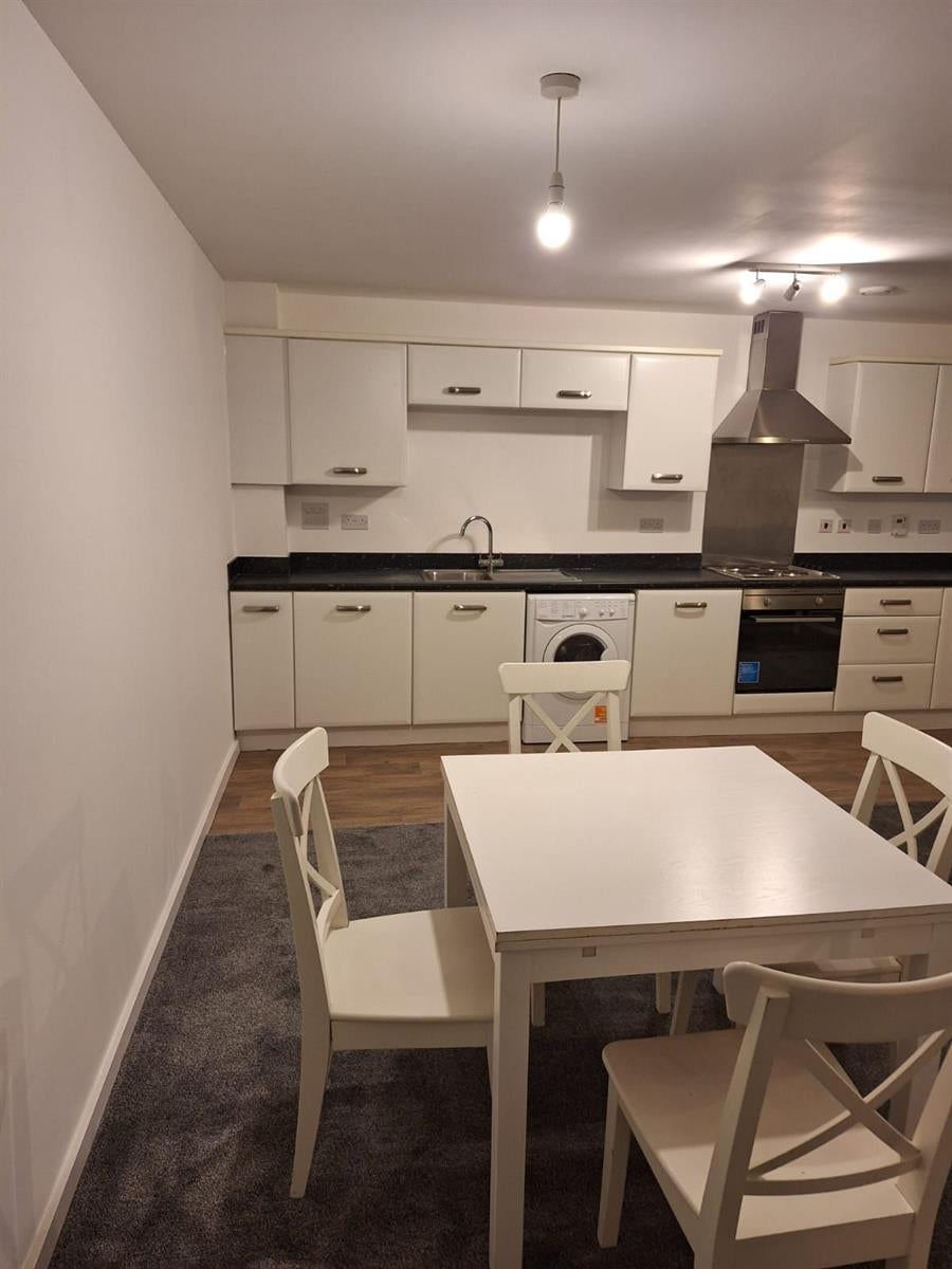 Flat Elmira Way in Salford