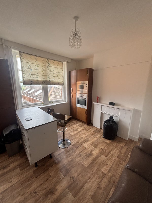 Room Friern Barnet Road in Greater London