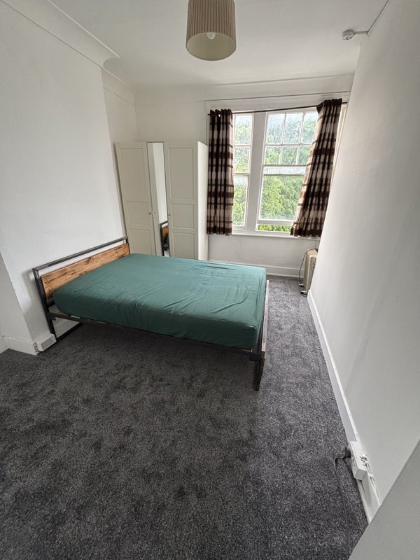 Room Friern Barnet Road in Greater London