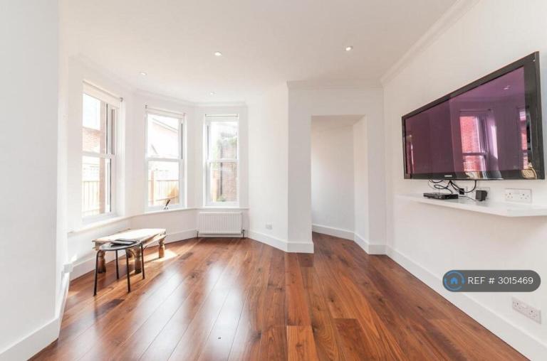 Flat Lydhurst Avenue in Greater London