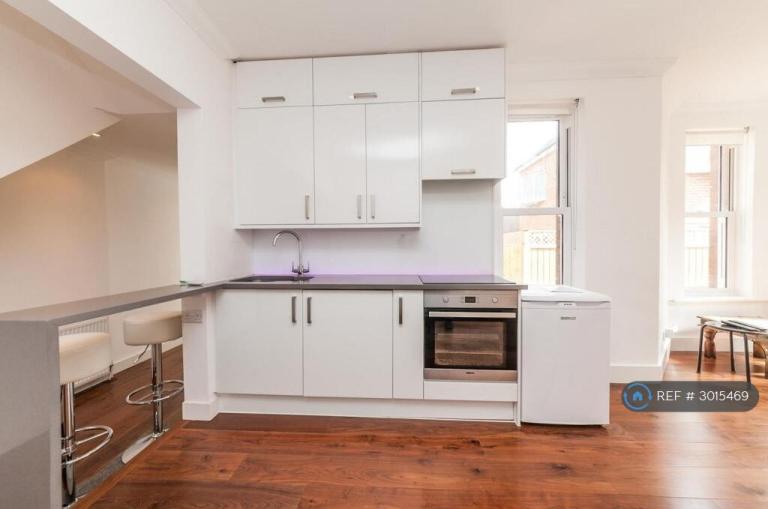 Flat Lydhurst Avenue in Greater London