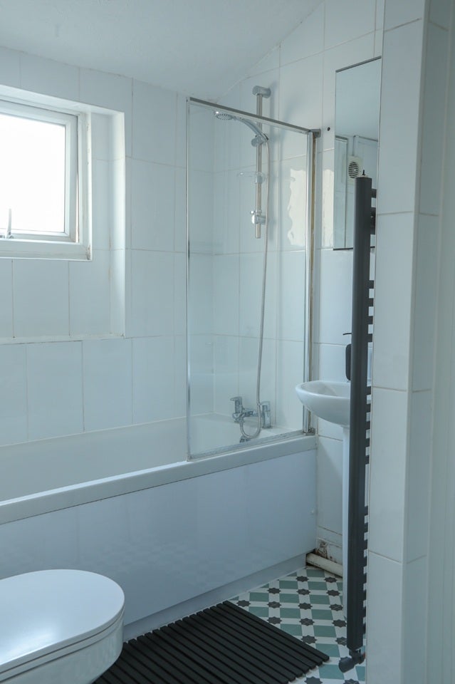 Room Springbank Road in Greater London