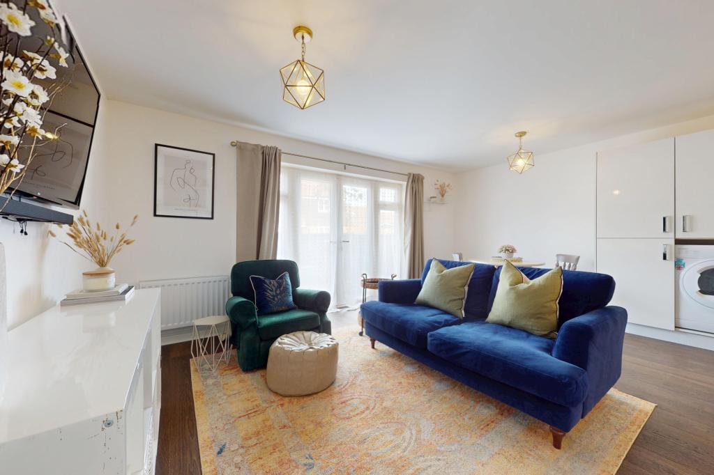 Flat Plover Avenue in Ashford