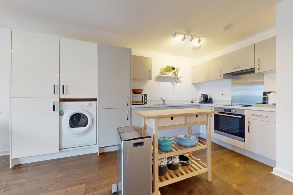 Flat Plover Avenue in Ashford