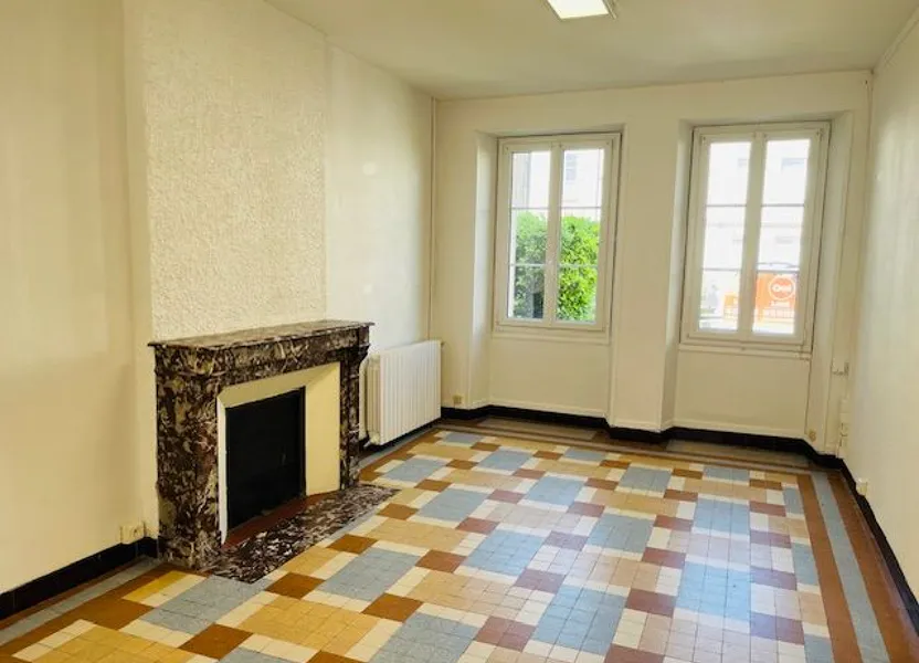 Maison Place du Général de Gaulle à Bruyères-et-Montbérault