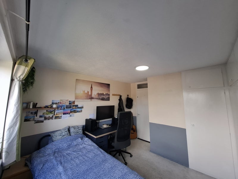 Room Ison Hill Road in Bristol