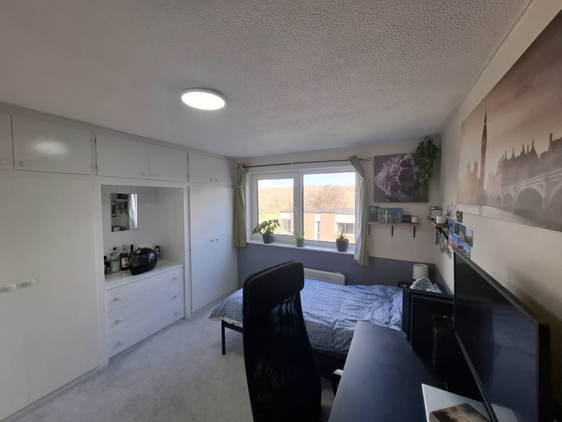 Room Ison Hill Road in Bristol