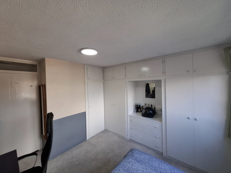 Room Ison Hill Road in Bristol