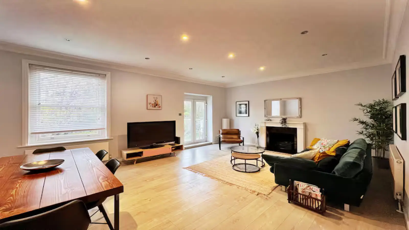 Flat Daleham Gardens in Greater London