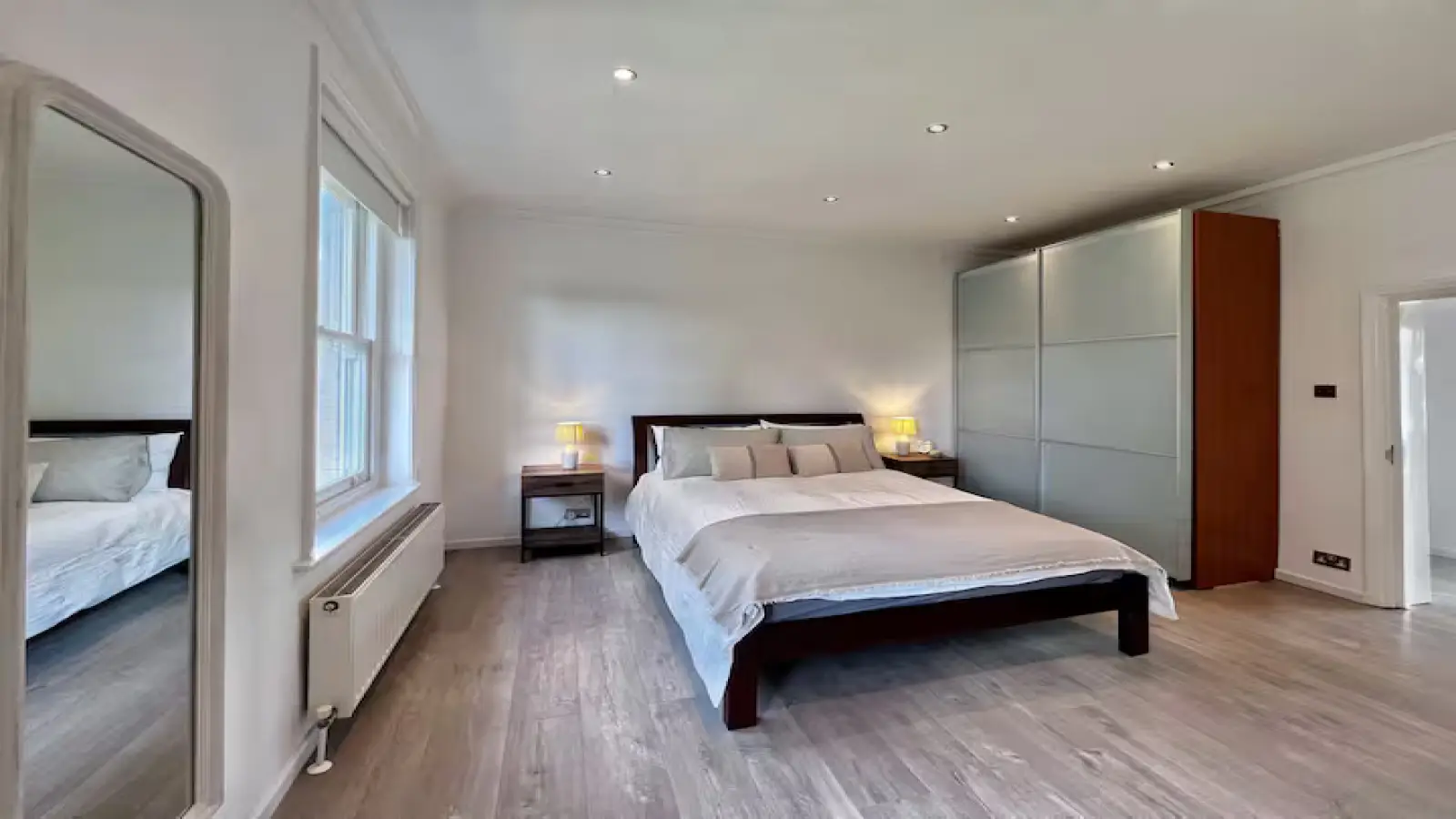 Flat Daleham Gardens in Greater London
