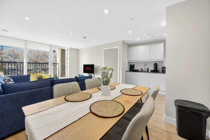 Flat Mount Stuart Square in Cardiff