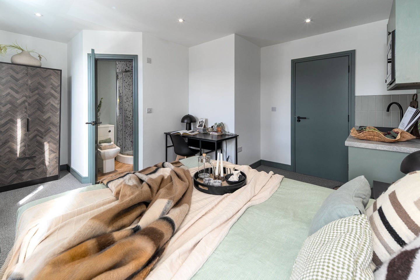 Room Monmouth Avenue in Bury
