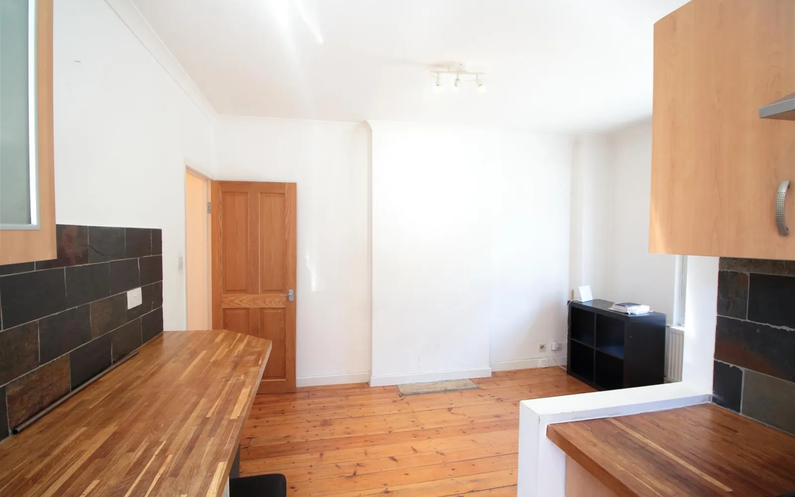 Flat Sudbourne Road in Greater London