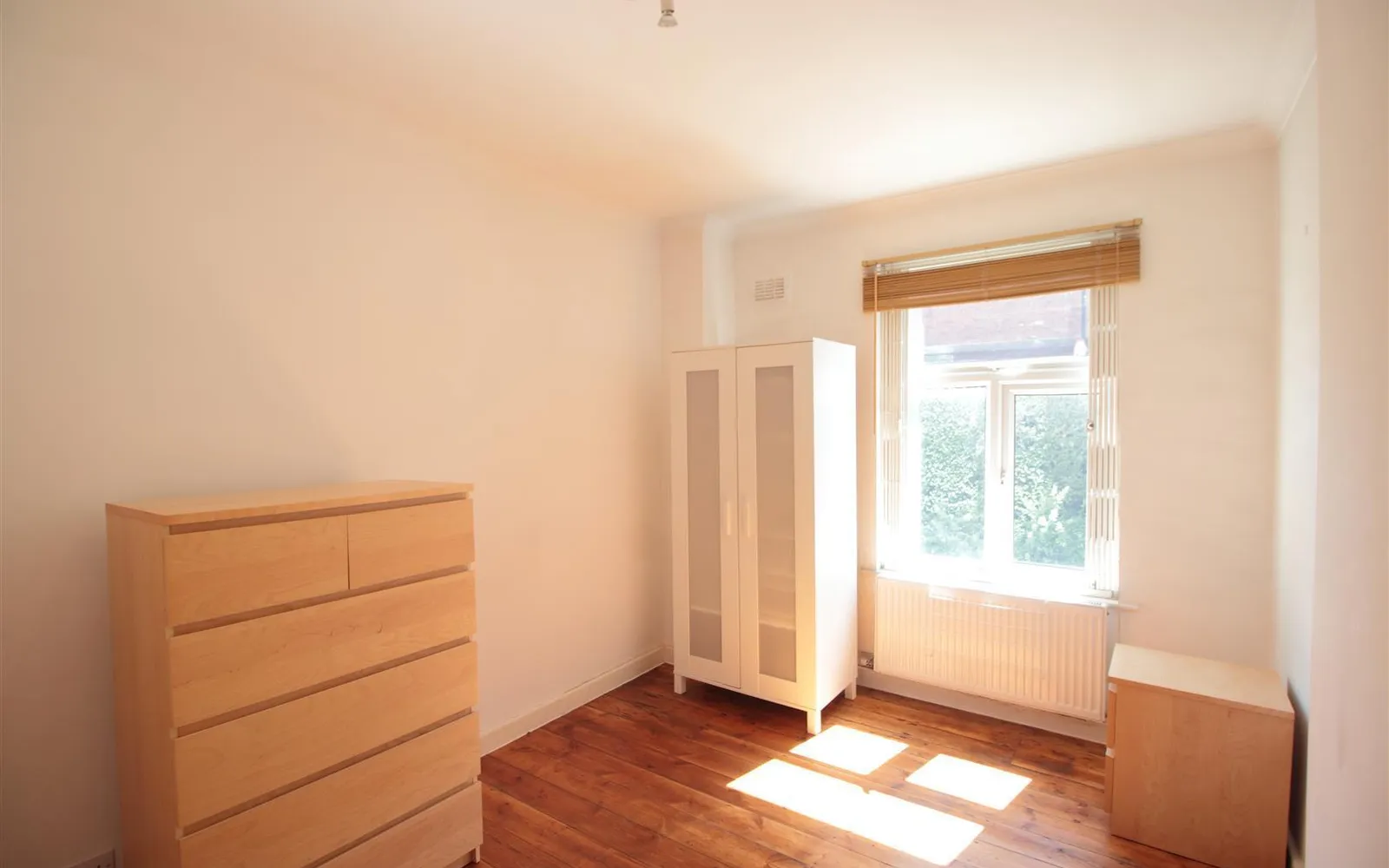 Flat Sudbourne Road in Greater London