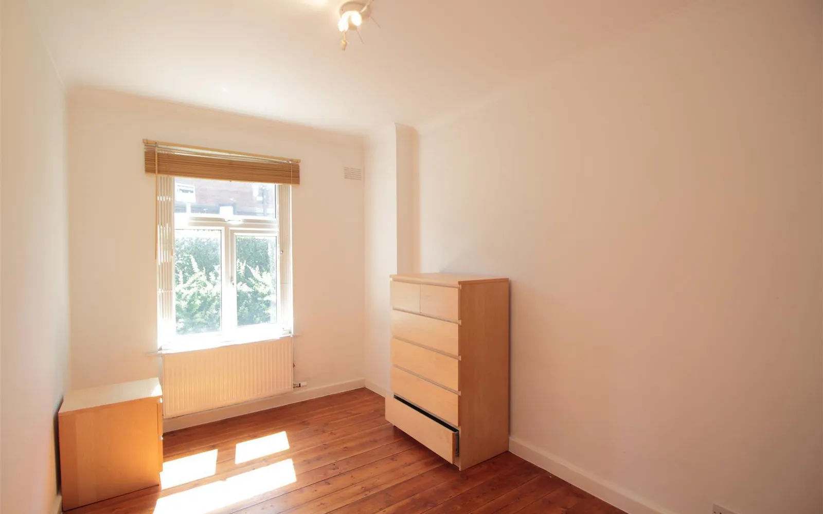 Flat Sudbourne Road in Greater London