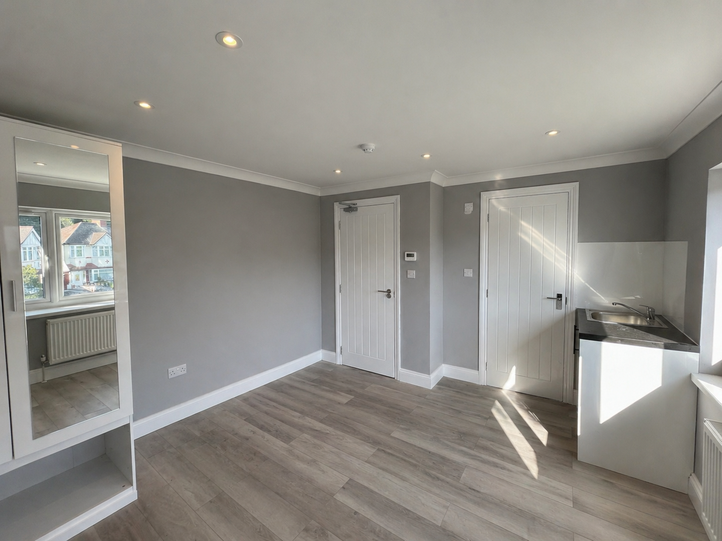 Room Cleveley Crescent in Greater London